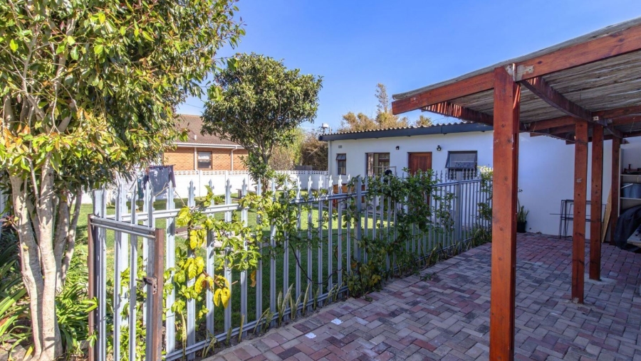 1 Bedroom Property for Sale in Sandbaai Western Cape